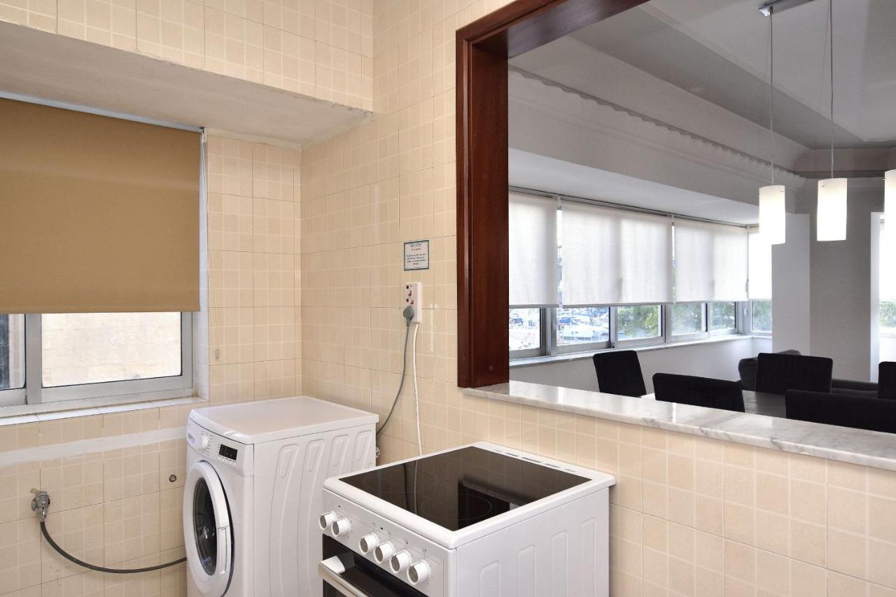 2 Bedroom, Central And Spacious Apartment With Sea View - 2 음시다 외부 사진