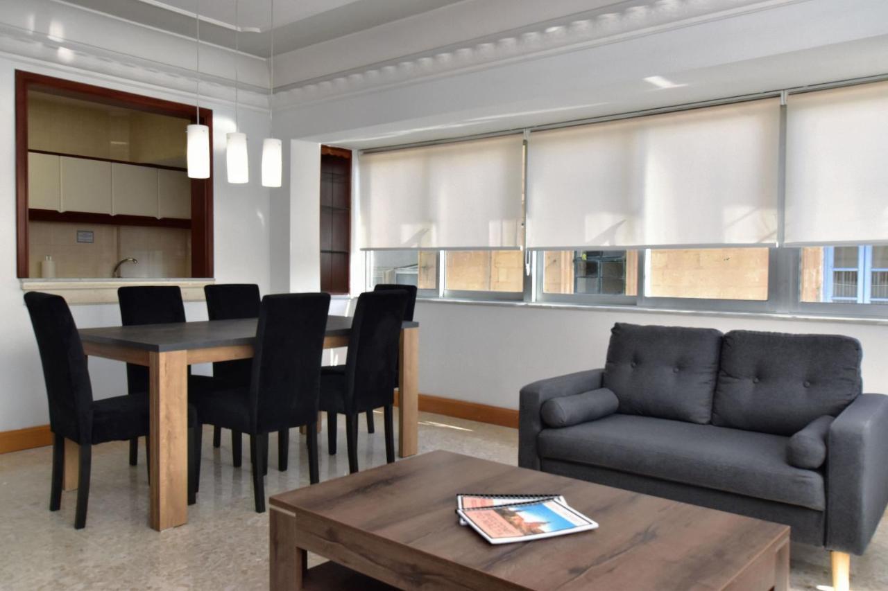 2 Bedroom, Central And Spacious Apartment With Sea View - 2 음시다 외부 사진