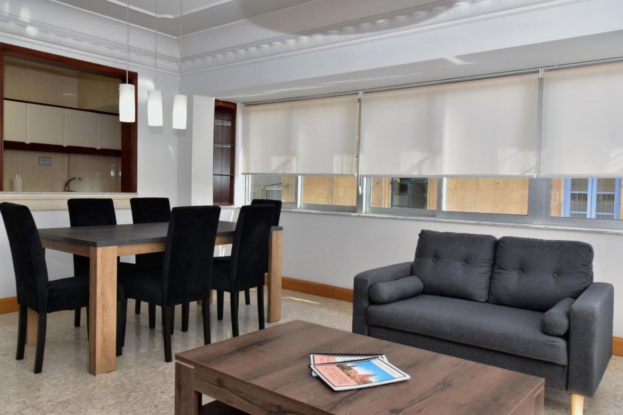 2 Bedroom, Central And Spacious Apartment With Sea View - 2 음시다 외부 사진